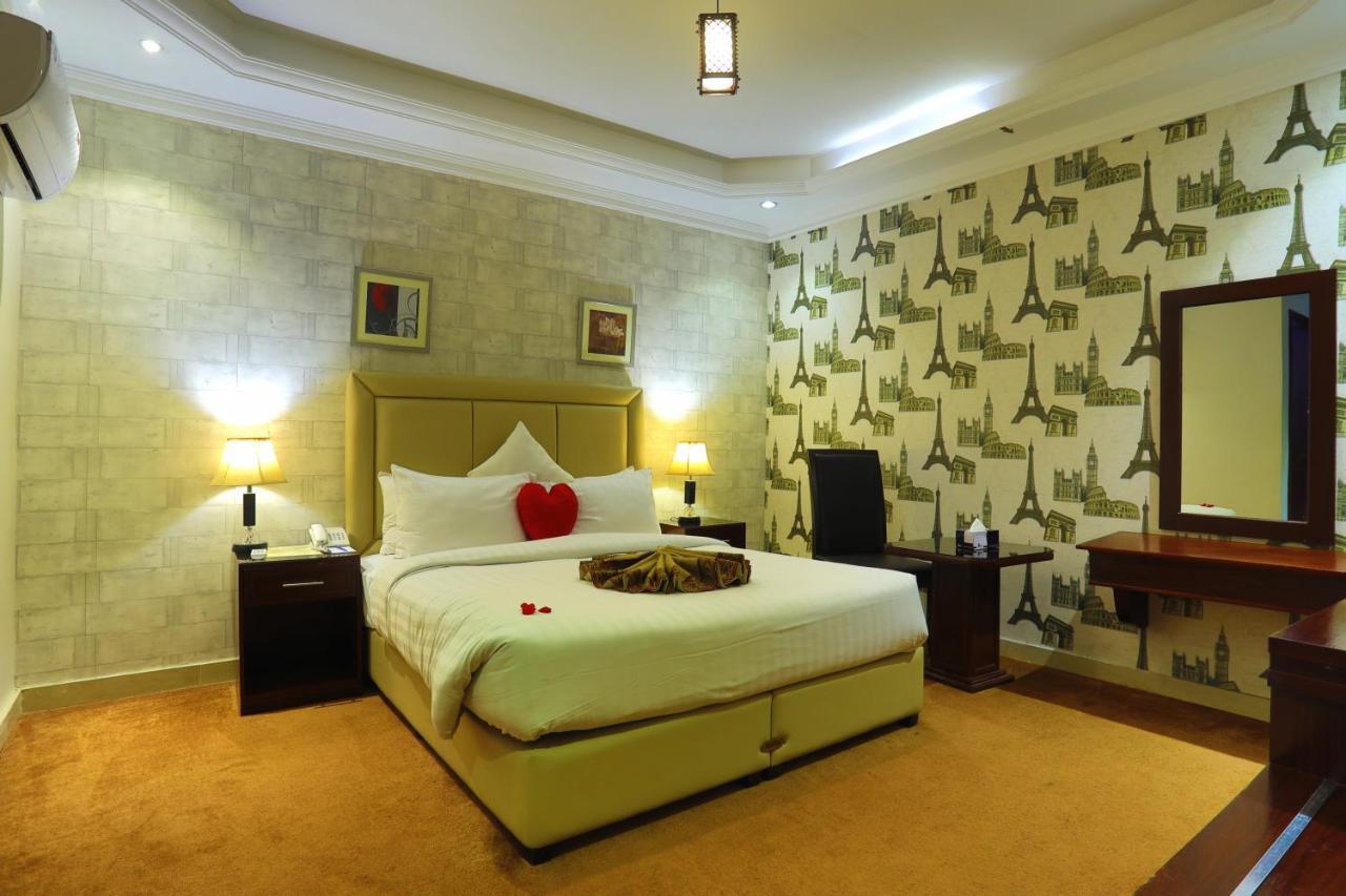 Rachna Hotel Gujranwala Buitenkant foto
